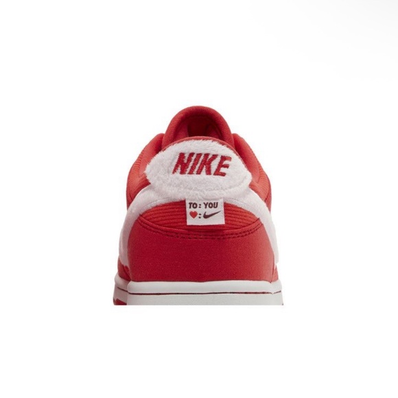 Nike Dunk Low Valentines Day - Picture 7 of 8